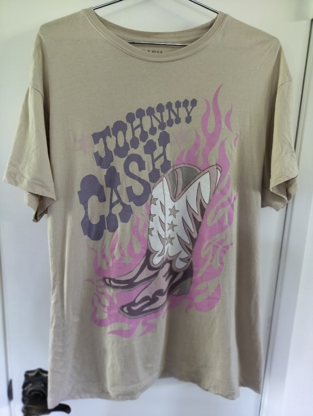 Officially Licensed Johnny Cash graphic t-shirt Western-inspired aesthetic XL